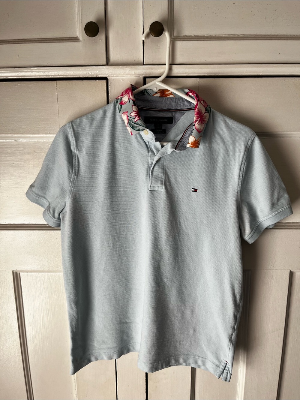 Tommy Hilfiger - Light Blue Polo with Floral Collar - Men’s Size M